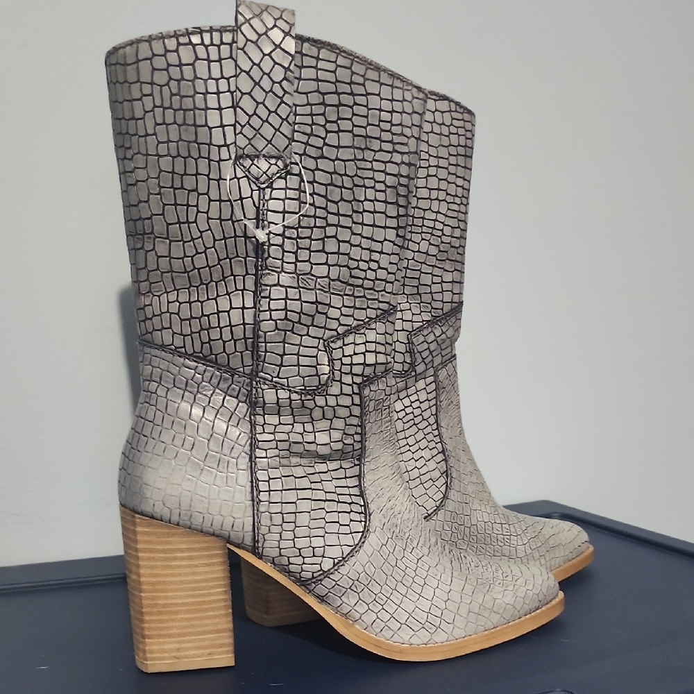 Stylish Croc-Embossed Gray Boots